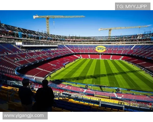 新浪微博足球明星汇聚球场魅力展现运动精神与个人风采 新浪微博足球明星汇聚球场魅力展现运动精神与个人风采